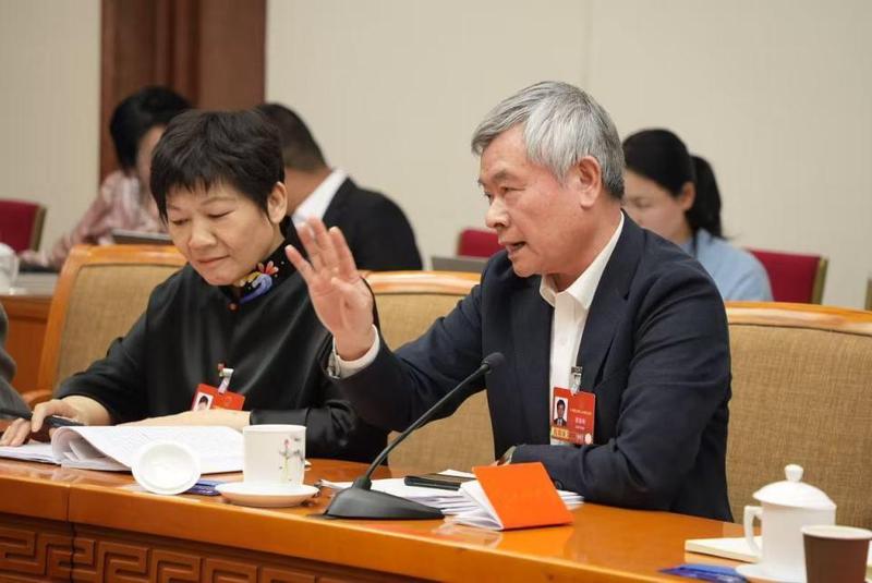  财政支出首破三十万亿元大关，开局之年国家账本释放积极信号。 股票财经 财政支出首破三十万亿元大关，开局之年国家账本释放积极信号。 股票财经