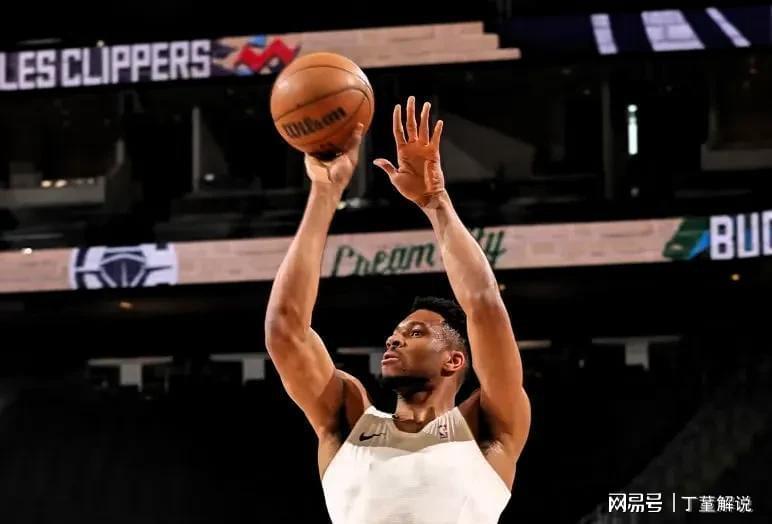  【深度解析】联盟介入调查雄鹿：字母哥与球队健康认定分歧背后的职业体育契约危机 体育新闻